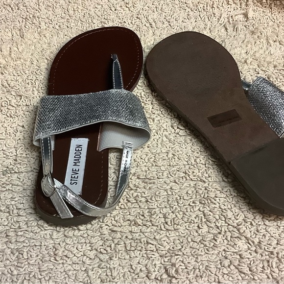 Silver Steve Madden sandals size 8.5 - Picture 4 of 5